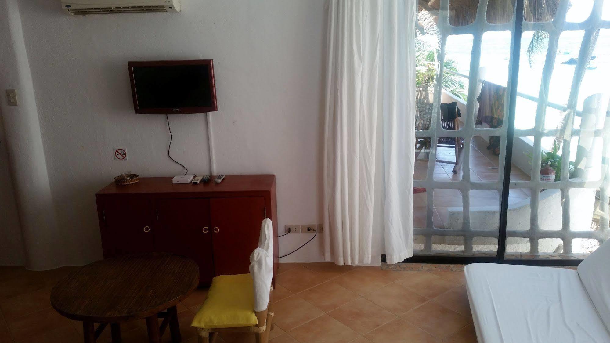 Artista Beach Villa Balabag  Exterior photo