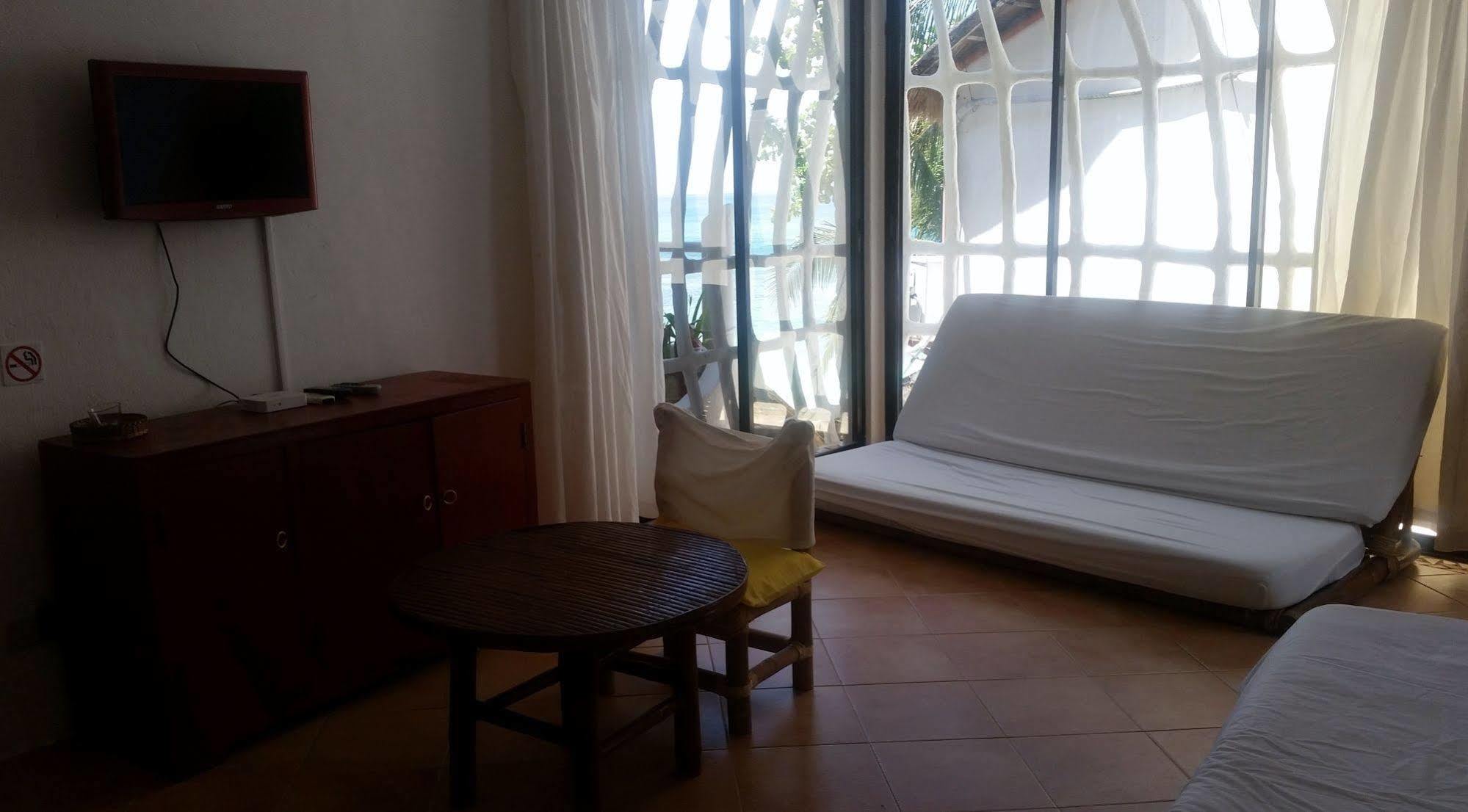 Artista Beach Villa Balabag  Exterior photo