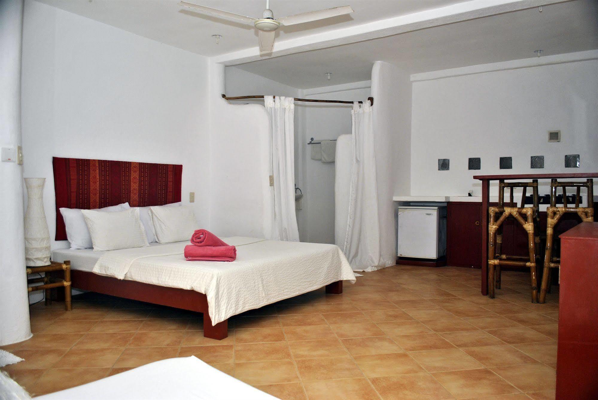 Artista Beach Villa Balabag  Exterior photo