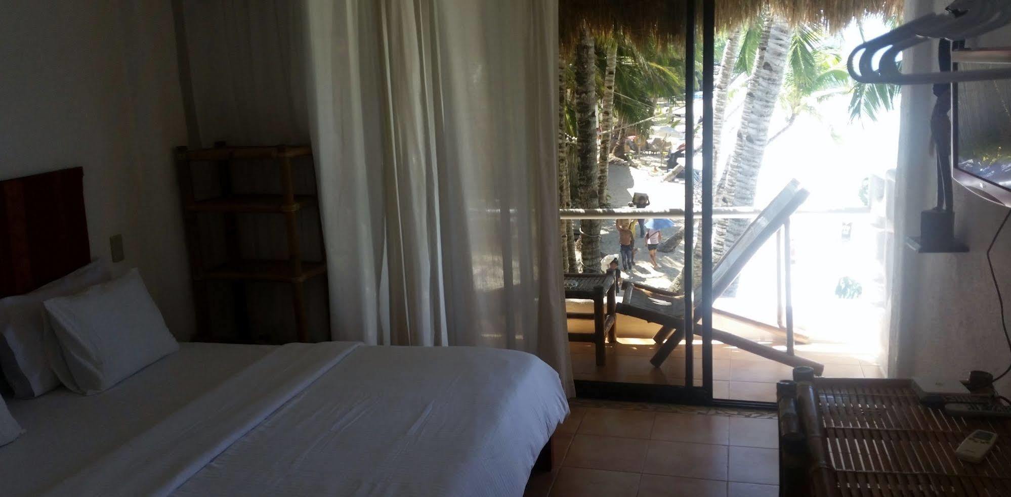 Artista Beach Villa Balabag  Exterior photo